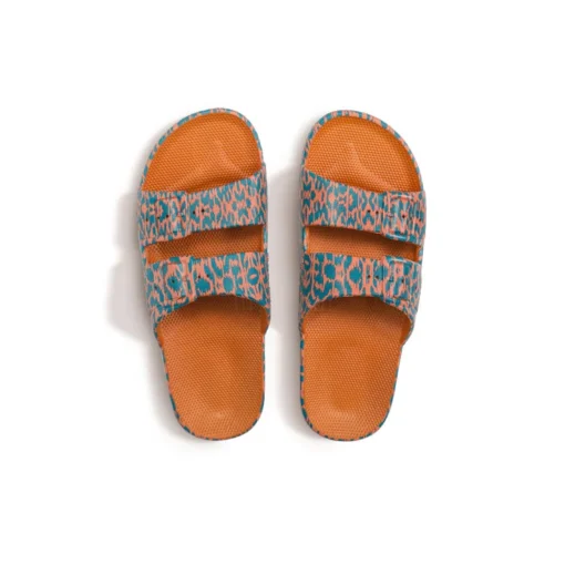 Chanclas FREEDOM MOSES Unisex veganas Perfumadas Ref. FM-IKTCH IKAT CHAI Naranjas y azul