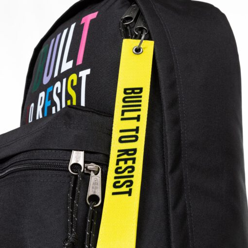 MOCHILA EASTPAK Office Zippl'R Bold BTR Black EK0A5BBJ7D5 negra letras de colores