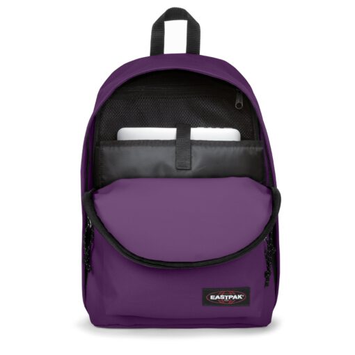 MOCHILA EASTPAK Out Of Office 27 litros con bolsillo ordenador EK7674D9 Eggplant purple lila fuerte