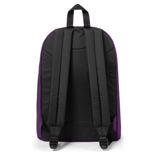 MOCHILA EASTPAK Out Of Office 27 litros con bolsillo ordenador EK7674D9 Eggplant purple lila fuerte