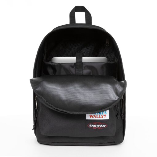 MOCHILA EASTPAK Out Of Office 27 litros con bolsillo ordenador EK7672E4 WALLY SILK BLACK ¿Dónde está Wally? negro