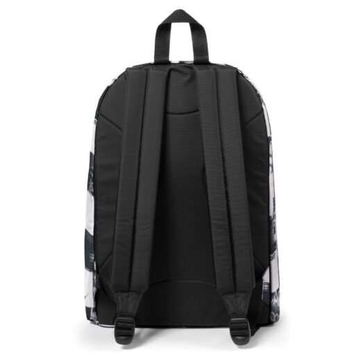 MOCHILA EASTPAK Out Of Office 27 litros con bolsillo ordenador EK7672E9 TAGS CHECKS Blanca y negra