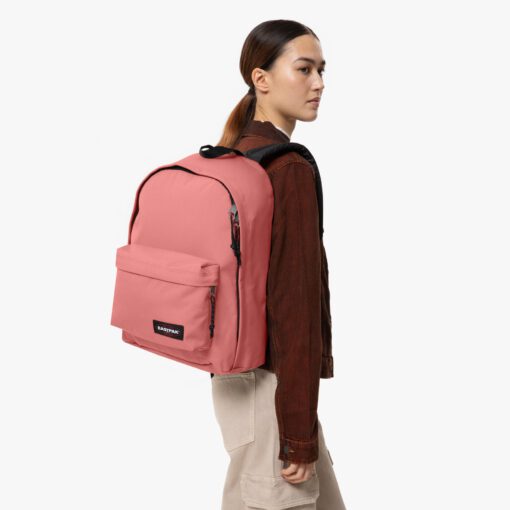 MOCHILA EASTPAK Out Of Office 27 litros con bolsillo para portátil EK7670O8 PEACH PINK Rosa salmón