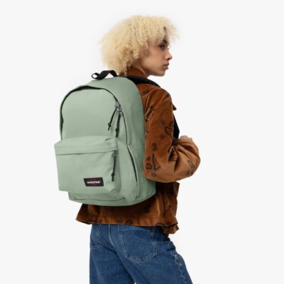 MOCHILA EASTPAK Out Of Office 27 litros con bolsillo para portátil EK7671O2 FROSTY MINT verde menta