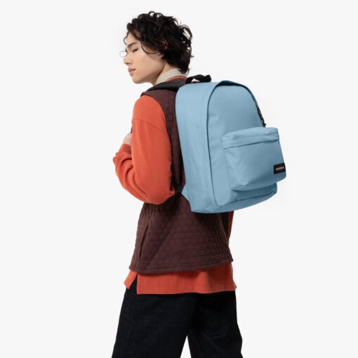 MOCHILA EASTPAK Out Of Office 27 litros con bolsillo para portátil EK7671O0 ICY BLUE azul cielo