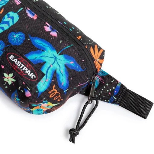 Riñonera Eastpak SOMMAR 4 litros EK0A51Q9 JUNGLE DA negra fantasia multicolor