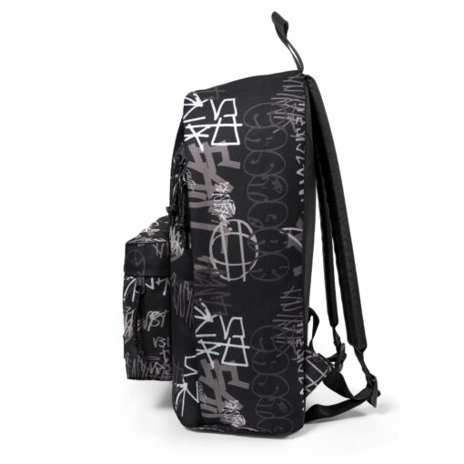 MOCHILA EASTPAK Out Of Office 27 litros con bolsillo para portátil EK767 2Q6 STREETTAGSBLACK negro estampado gris