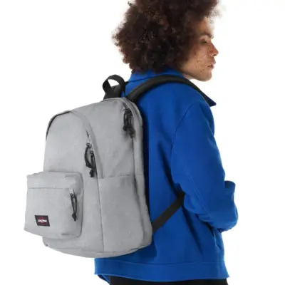Mochila EASTPAK day Office 31l con bolsillo para portátil EK0A5BIK363 sunday grey gris claro tejano